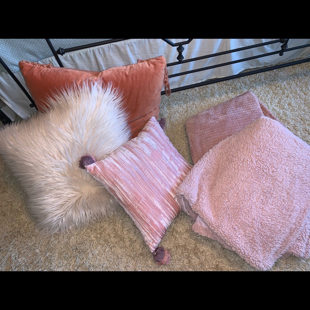 Decorative bedding set